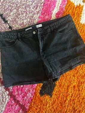 Ava & Viv Black High-Rise Midi Shorts